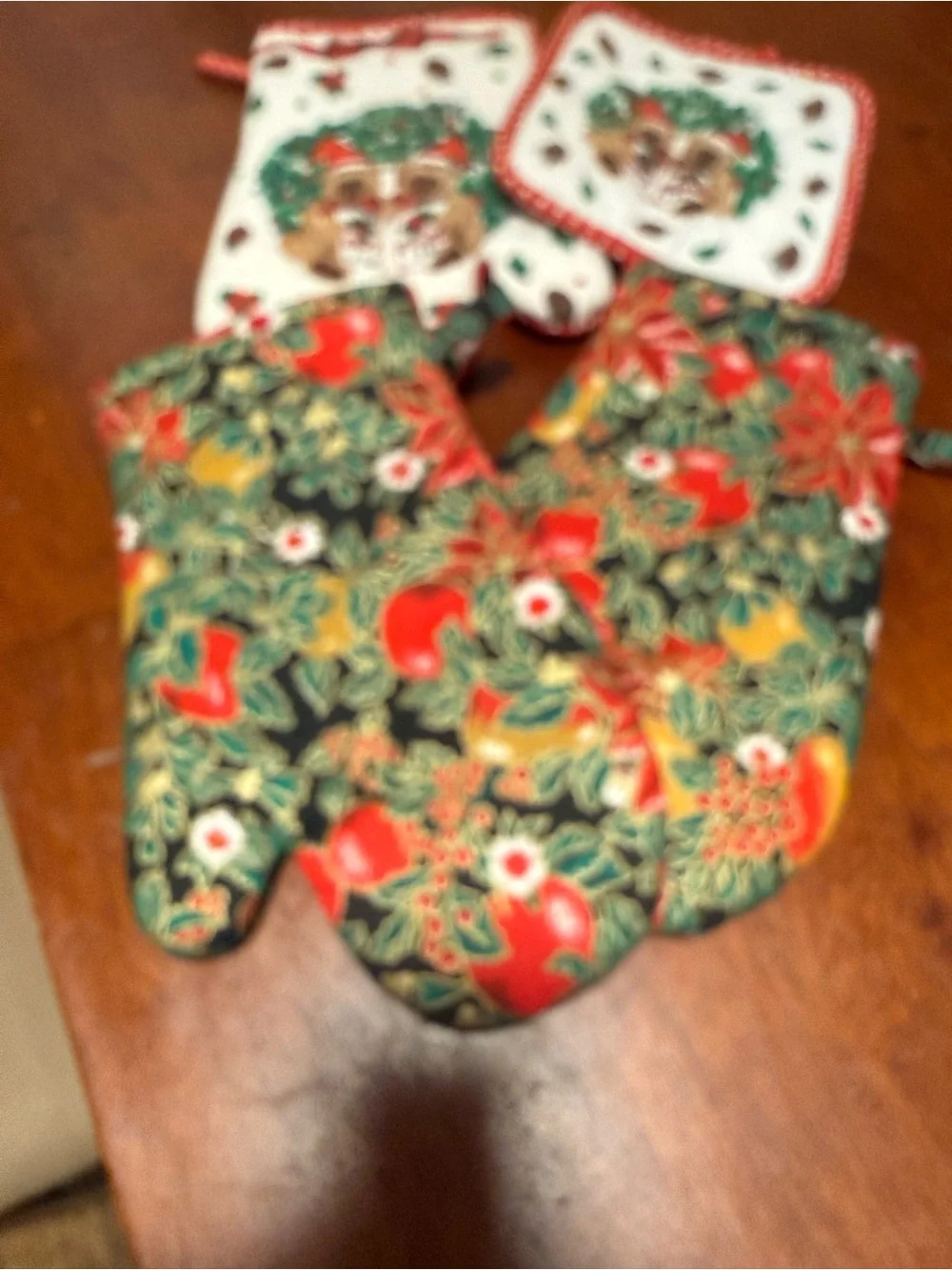 Kids Holiday Oven Mitt and Pot Holder Set - Green & Red